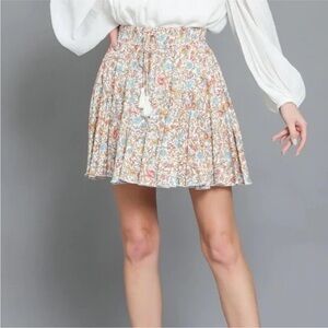 Lightweight Floral Ruffle Mini Skirt‎
